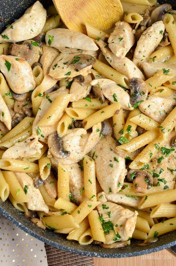پاستا مرغ و قارچ