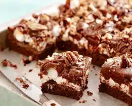 طرز تهیه کیک شکلاتی تک نفره برشی