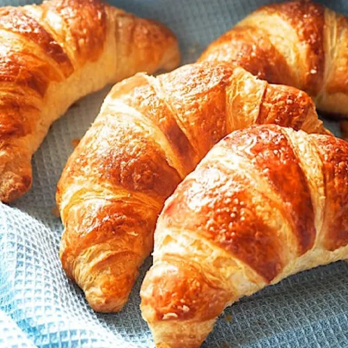 طرز تهیه کروسان فرانسوی با خمیر دستساز یا هزارلا
